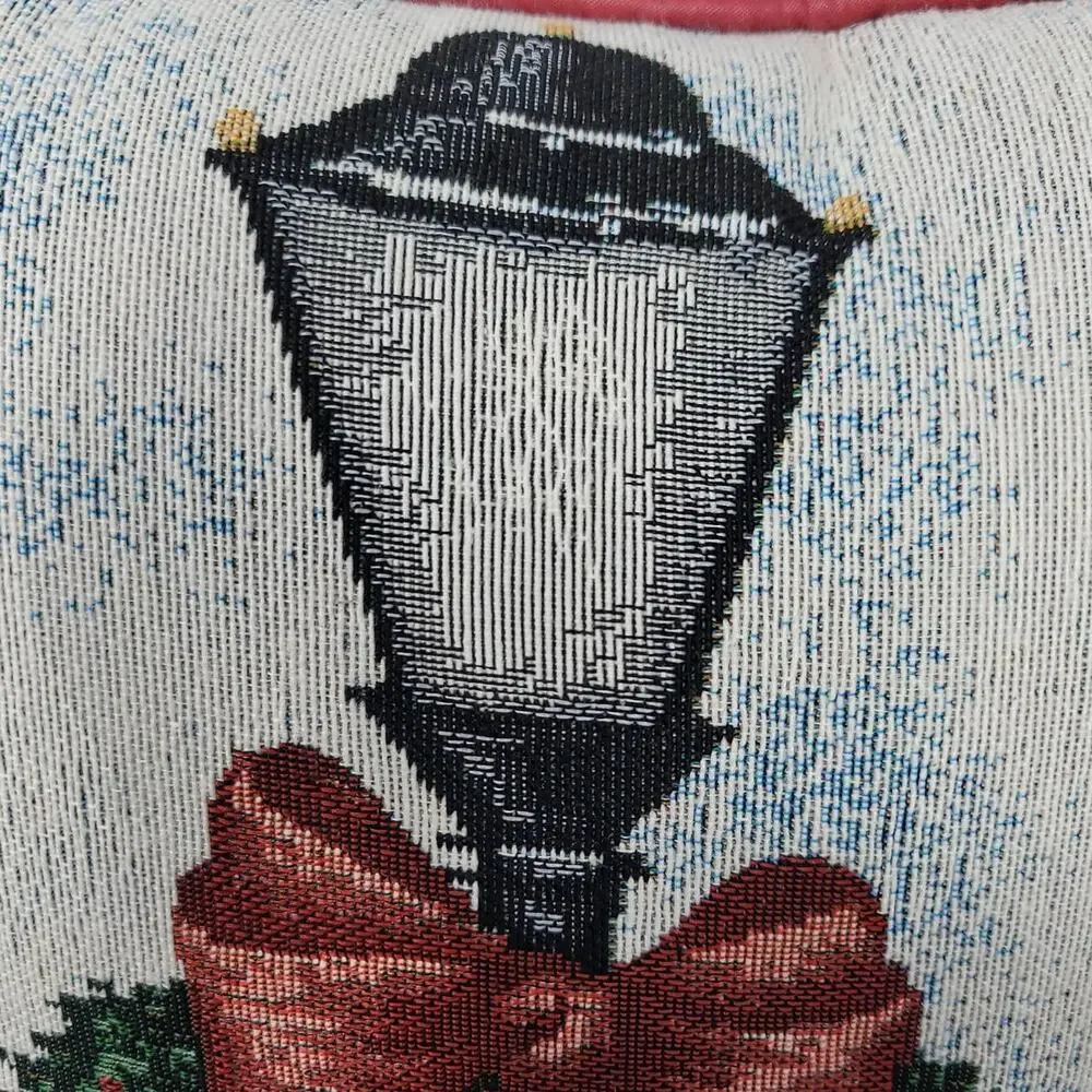 Christmas Needlepoint Tapestry Pillow Lamp Post Wreath Seasons Greetings
